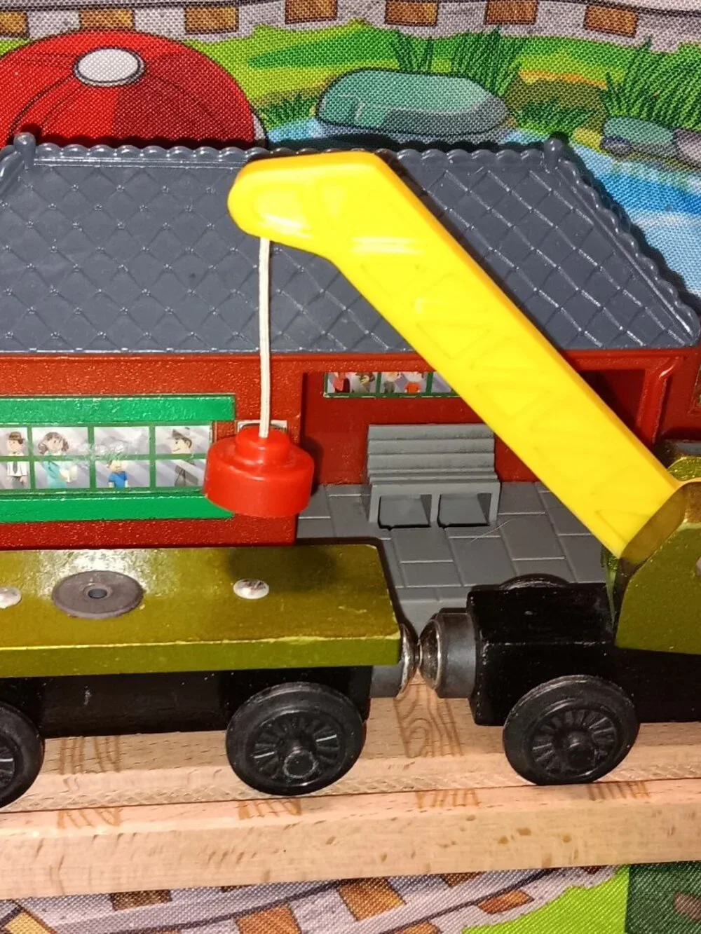 Thomas Wooden Railway Breakdown Train Magnetic Crane and Flatbed